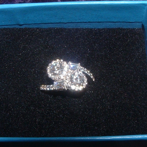 Cz Ring AAA Hsn Absolute Bypass Twist Ring - Picture 6 of 6